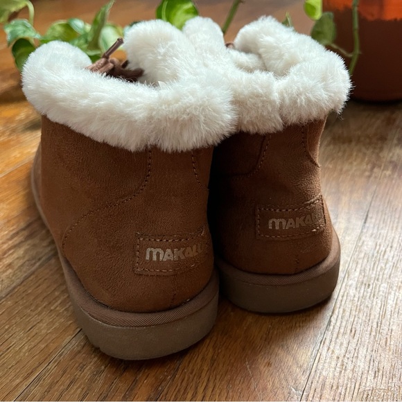 Makalu Fur Lined Lace Up Booties - Picture 4 of 4